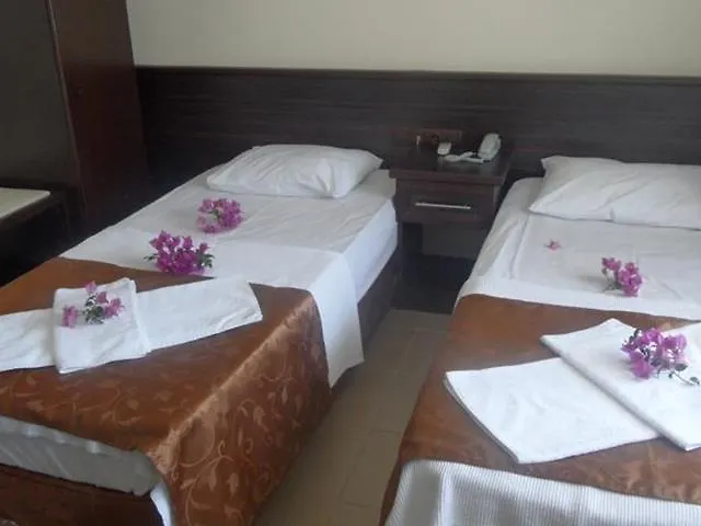 Hotel Green Palm مرمريس